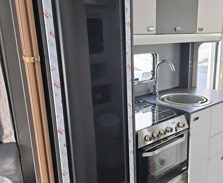 2025 VOYAGER 475  FRIDGE