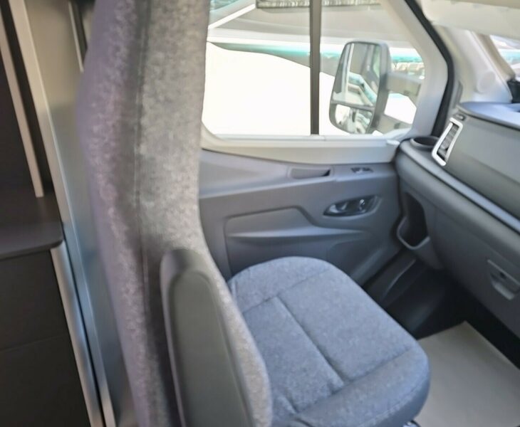 2025 VOYAGER 494 PILOT SEAT