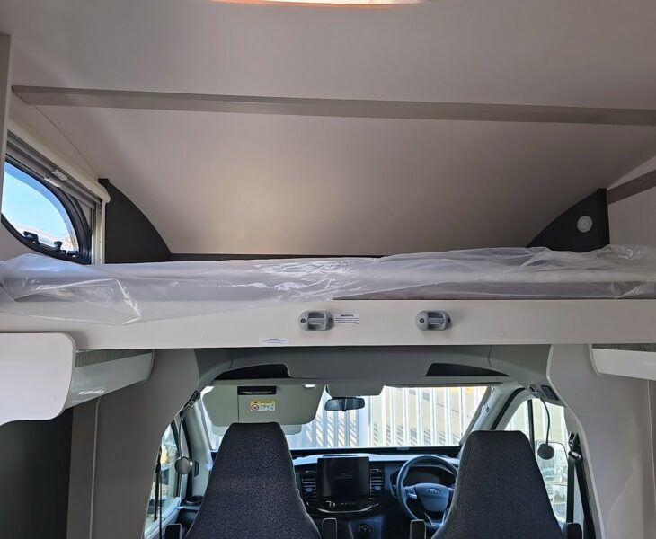 2025 VOYAGER 494 OVER HEAD BED