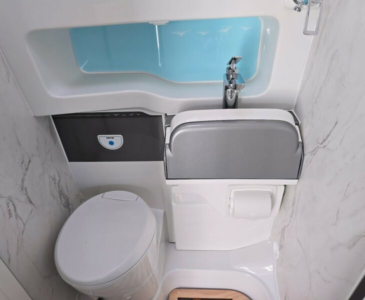 2025 VOYAGER 494 WASHROOM