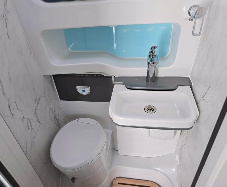 2025 VOYAGER 494 WASHROOM