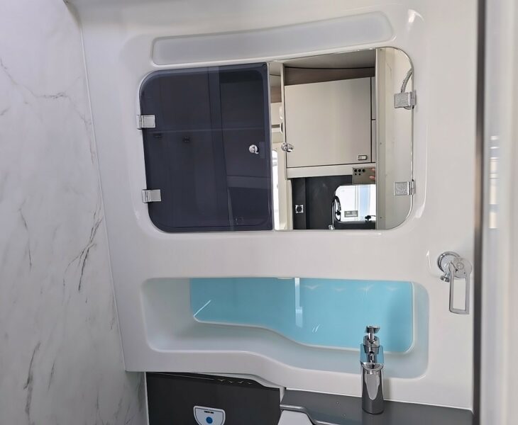 2025 VOYAGER 494 WASHROOM