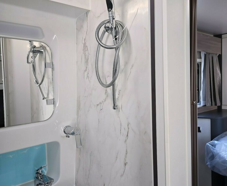 2025 VOYAGER 494 SHOWER