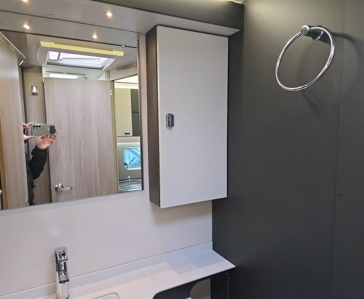 2025 SWIFT VOYAGER 594 WASHROOM
