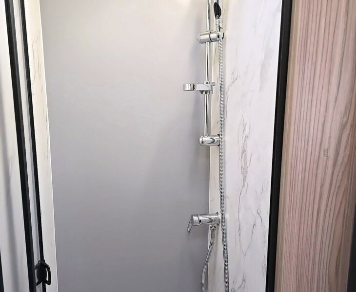 2025 SWIFT VOYAGER SERIES 5 594 SHOWER