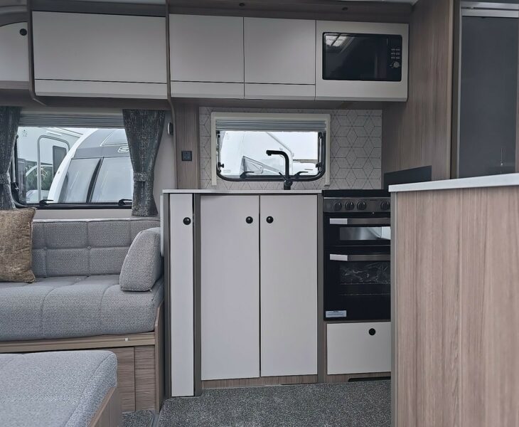 2025 COACHMAN ACADIA 545 ENTRANCE