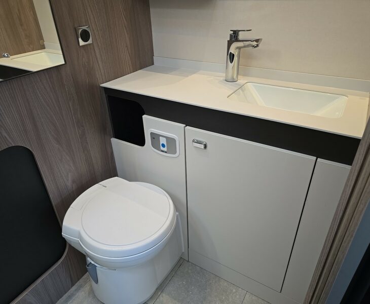 2023 SWIFT VOYAGER 540 WASHROOM