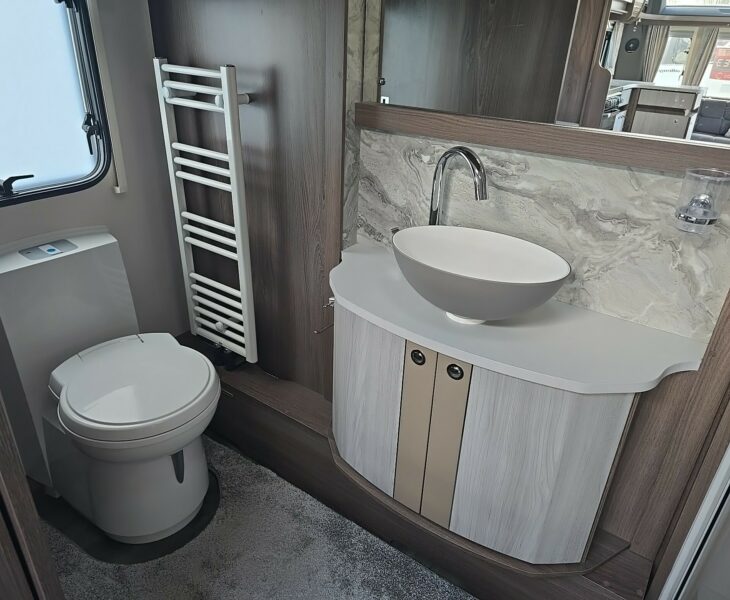 2023 COACHMAN LUSSO 1 WASHROOM