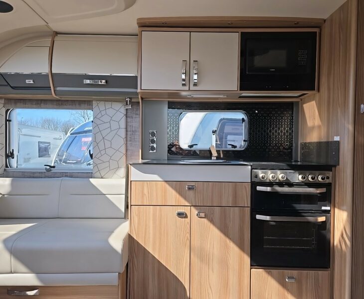 2022 SWIFT ELEGANCE 845 ENTRANCE