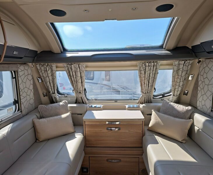 2022 SWIFT ELEGANCE 845 LOUNGE