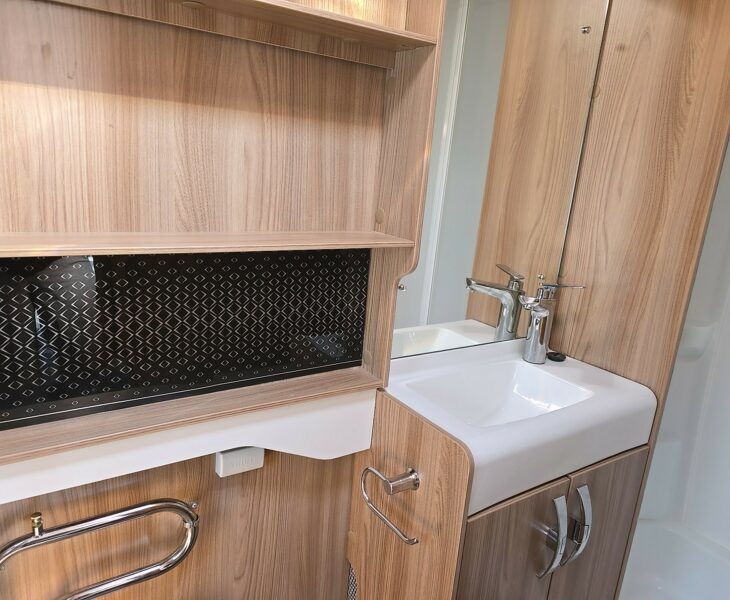 2022 SWIFT ELEGANCE 845 WASHROOM