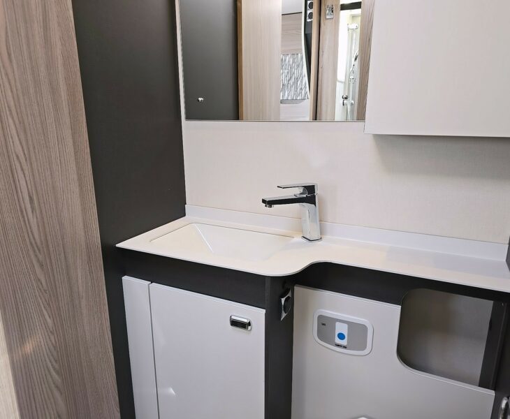 2025 SWIFT ESCAPE 684 WASHROOM