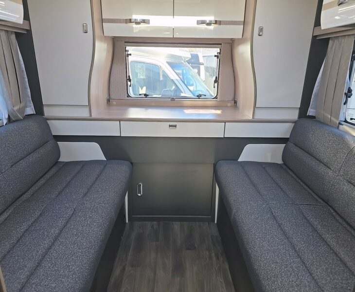 REAR LOUNGE