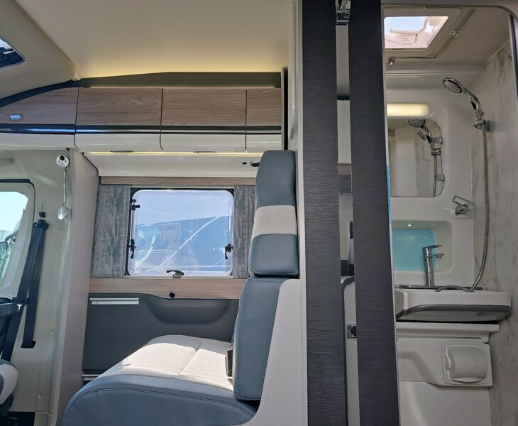 2025 SWIFT ASCARI 384 ENTRANCE