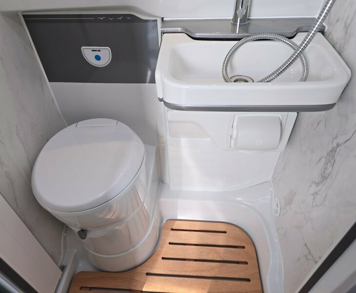 2025 SWIFT ASCARI 384 WASHROOM