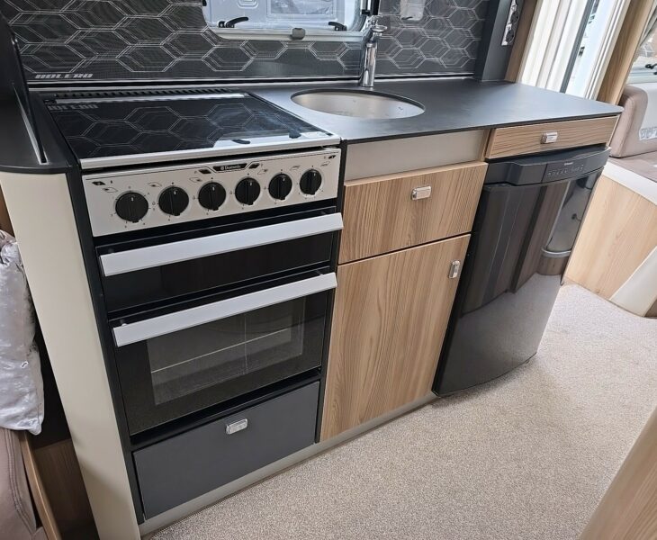 2016 SWIFT BOLERO 744 KITCHEN