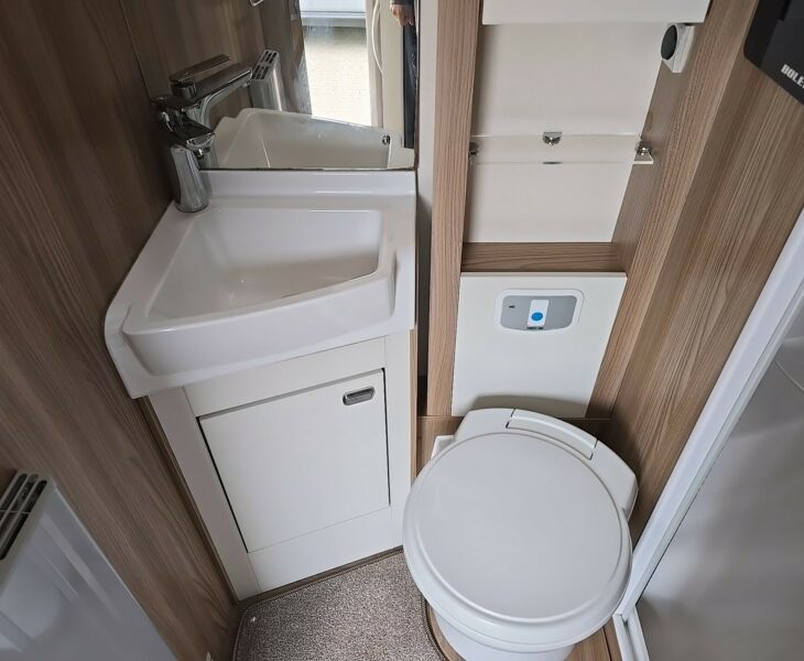 2016 SWIFT BOLERO 744 BATHROOM