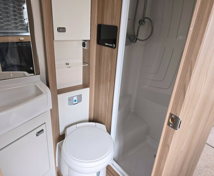 2016 SWIFT BOLERO 744 BATHROOM