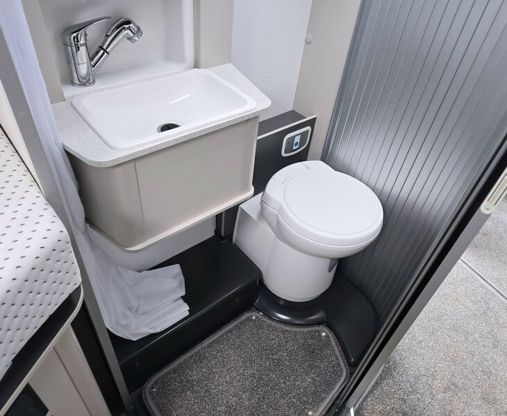 BAILEY ALORA 69 4T 2024 BATHROOM
