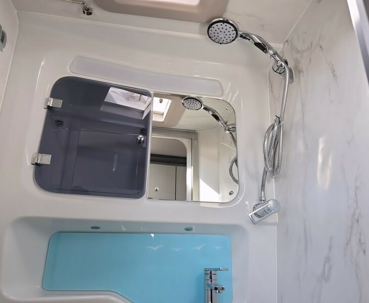 2025 SWIFT CARRERA 132 BATHROOM