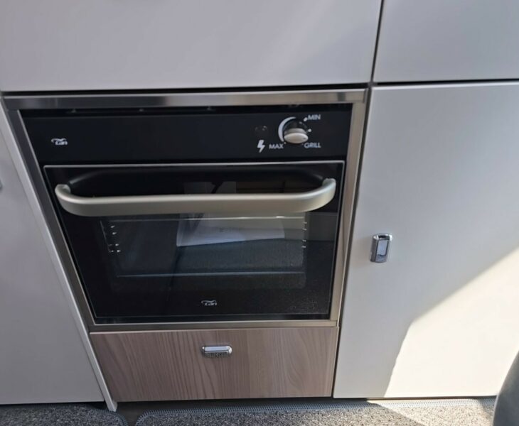 2025 SWIFT CARRERA 132 OVEN
