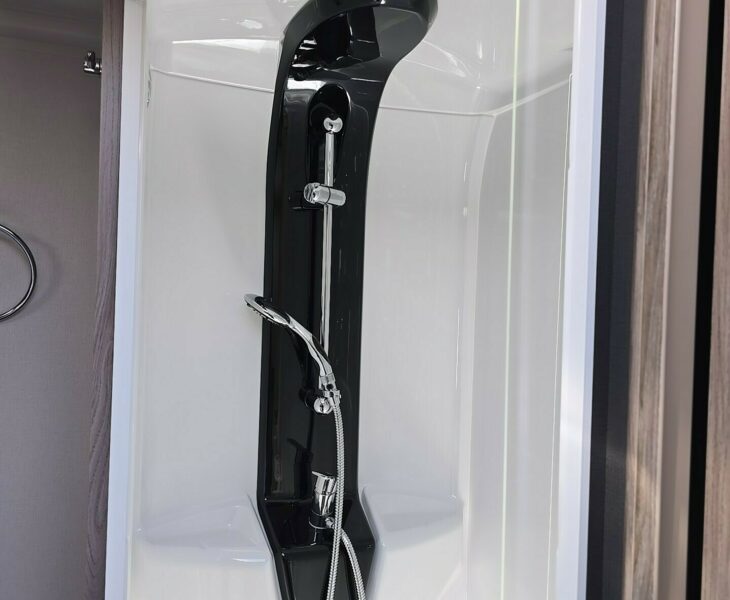 2025 SWIFT CHALLENGER EXCLUSIVE 560 SHOWER