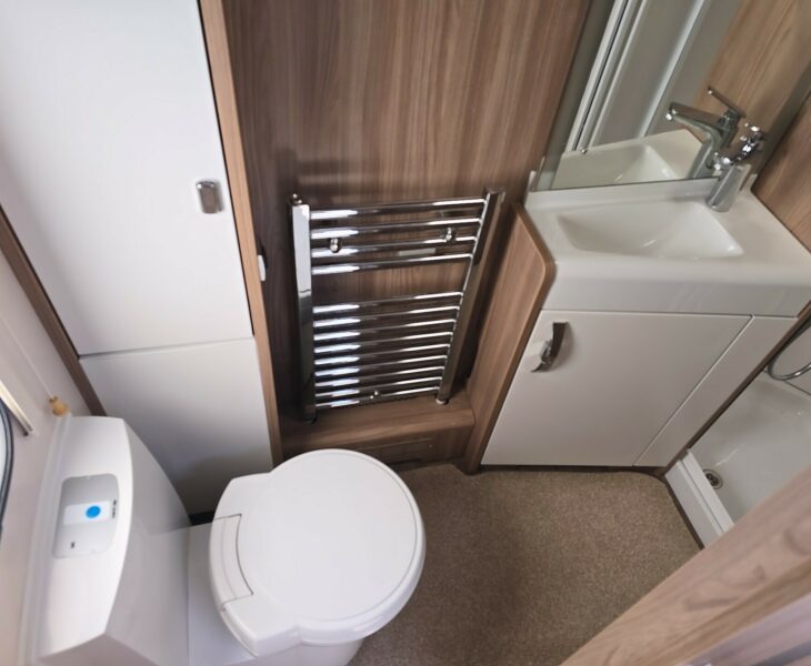 2016 BESSACARR CAMEO 580 WASHROOM