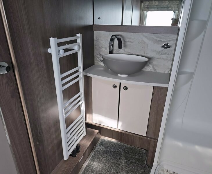 2022 COACHMAN LASER 665 WASHROOM