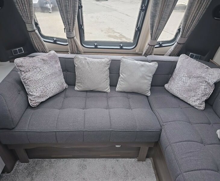 2022 COACHMAN LUSSO II SEAT