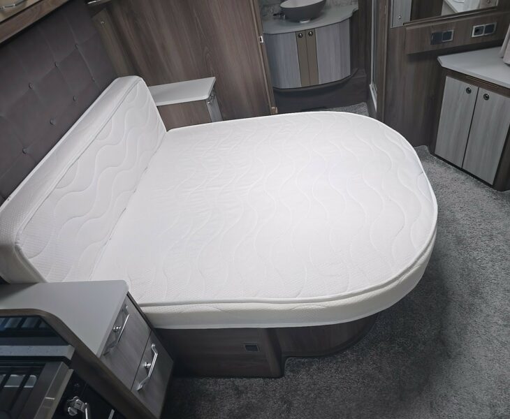 2022 COACHMAN LUSSO II BED