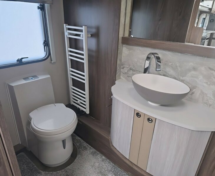 2022 COACHMAN LUSSO II BATHROOM