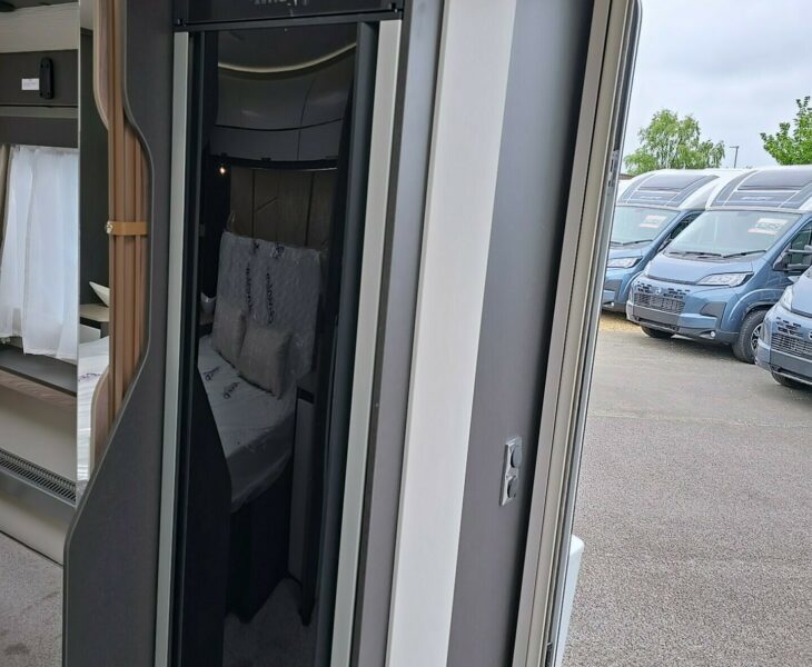 2025 BESSACARR 780 FRIDGE