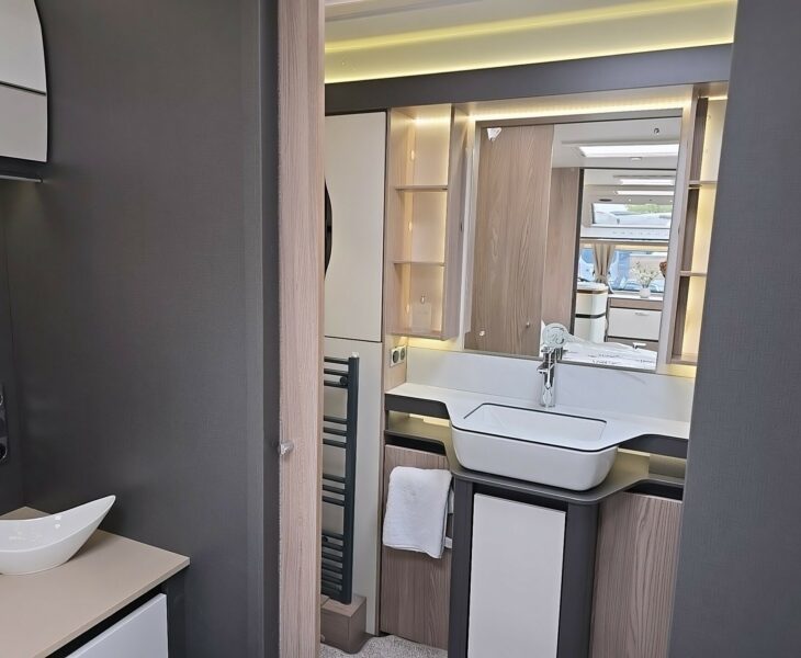 2025 BESSACARR 780 WASHROOM