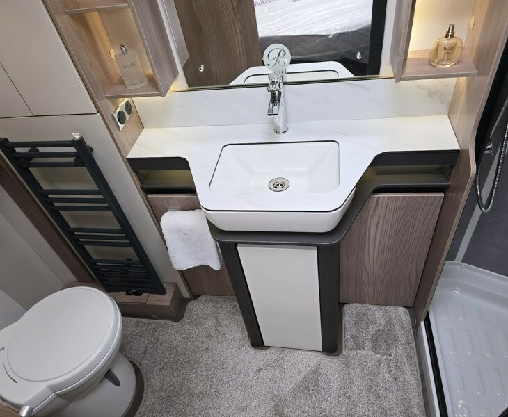 2025 BESSACARR 780 WASHROOM
