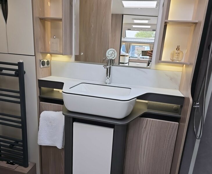 2025 BESSACARR 780 WASHROOM