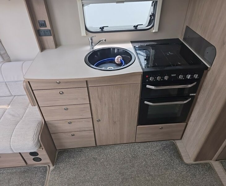 2018 COMPASS CASITA 860 KITCHEN