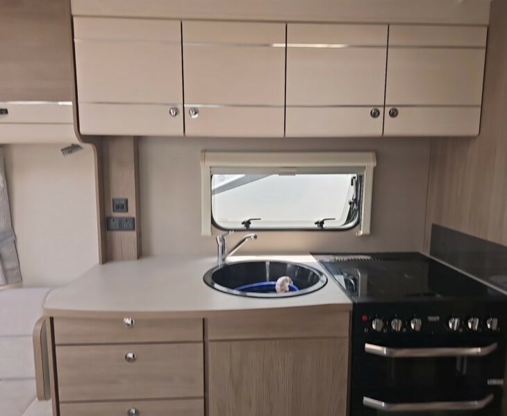 2018 COMPASS CASITA 860 KITCHEN STORAGE