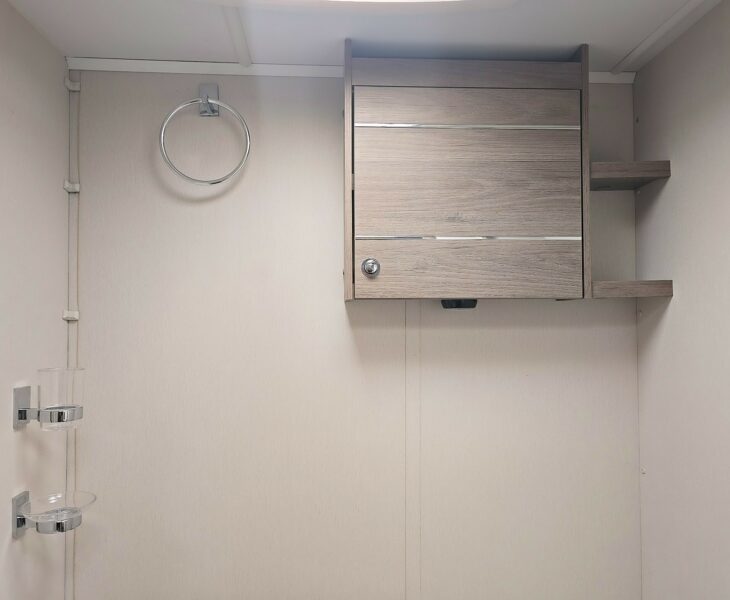 2018 COMPASS CASITA 860 BATHROOM