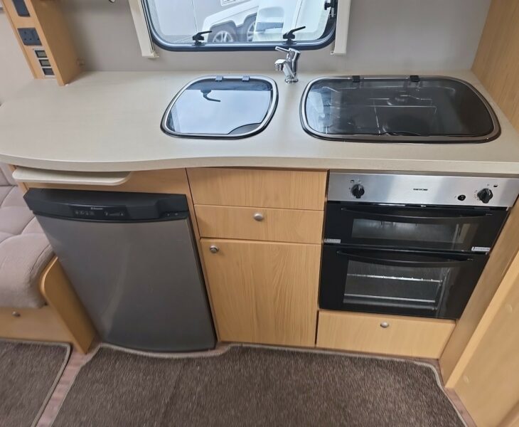 2014 COMPASS OMEGA 482 KITCHEN