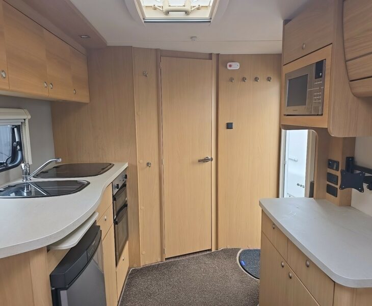 2014 COMPASS OMEGA 482 FRONT TO REAR VIEW