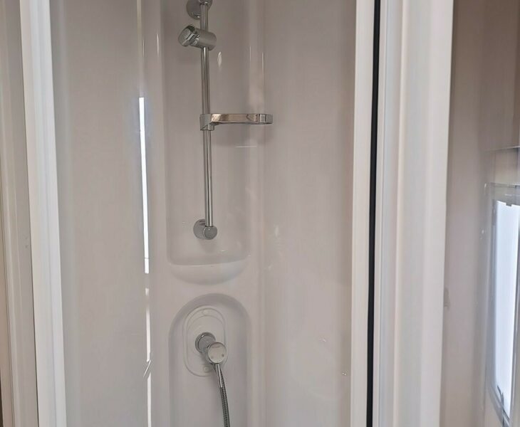 2014 COMPASS OMEGA 482 SHOWER