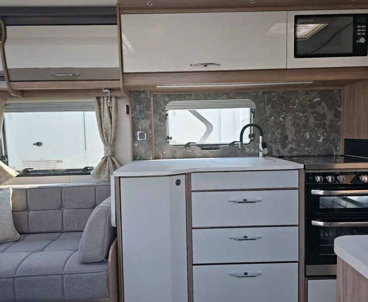 COACHMAN VIP 675 ENTRANCE