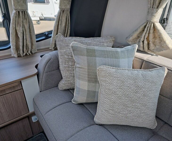 COACHMAN VIP 675 CUSHIONS