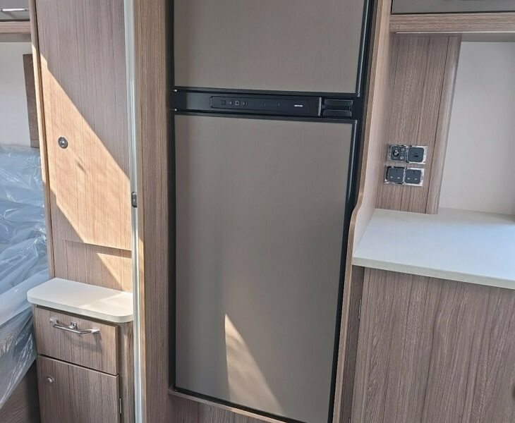 COACHMAN VIP 675 FRIDGE