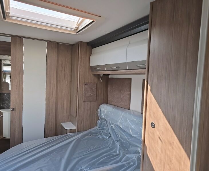 COACHMAN VIP 675 BEDROOM