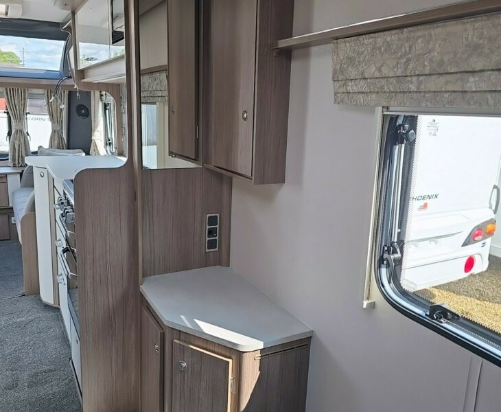 COACHMAN VIP 675 BEDROOM