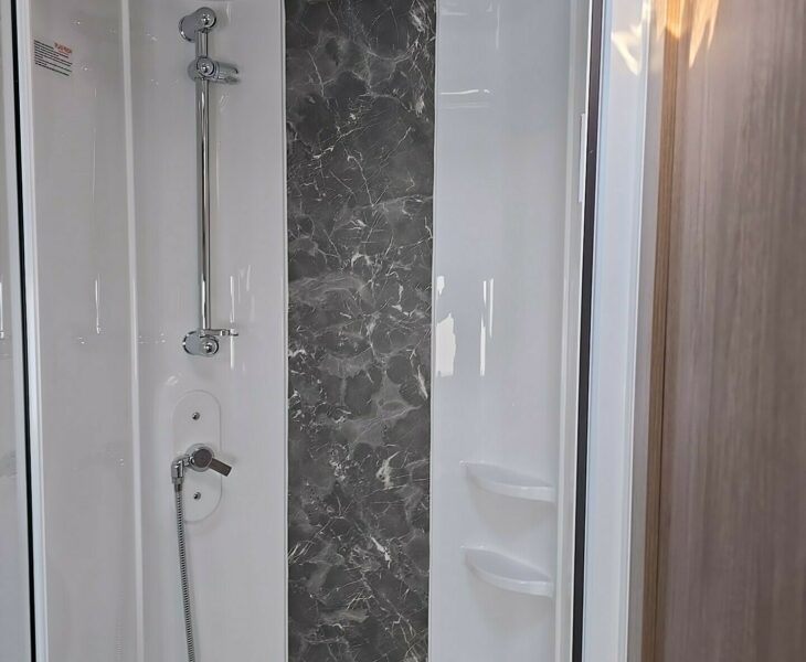 COACHMAN VIP 675 SHOWER