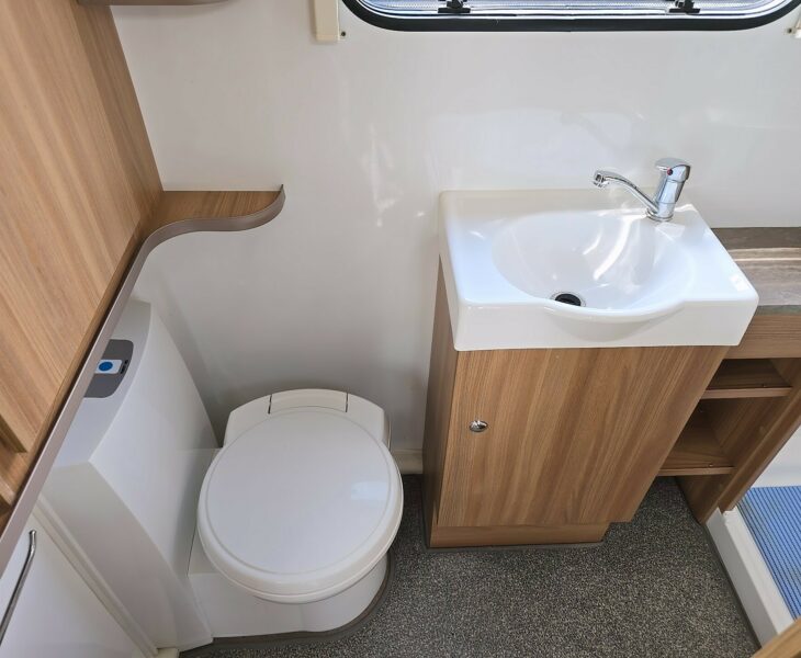 2018 BAILEY PEGASUS GT70 BRINDISI WASHROOM