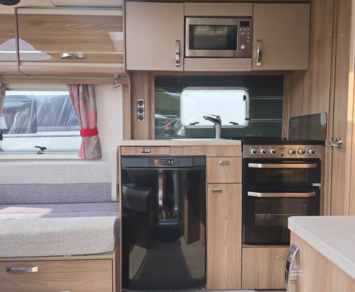 2018 SWIFT CHALLENGER 560 ENTRANCE