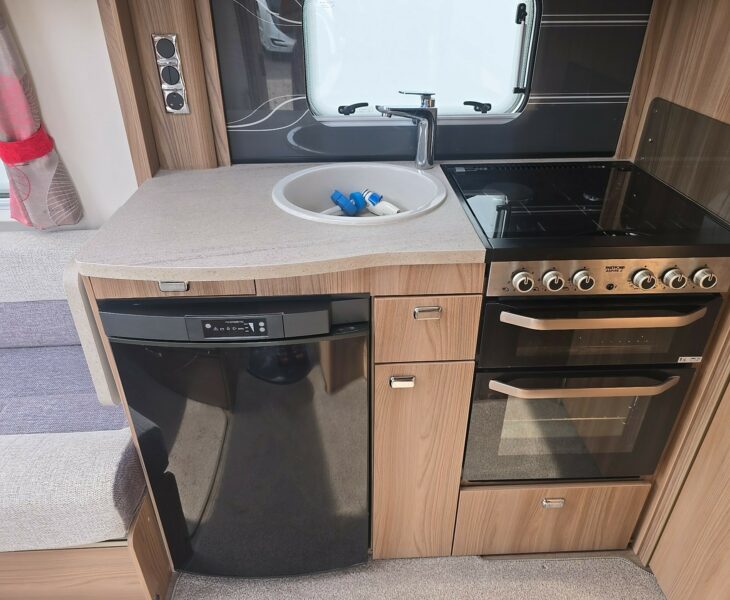 2018 SWIFT CHALLENGER 560 KITCHEN